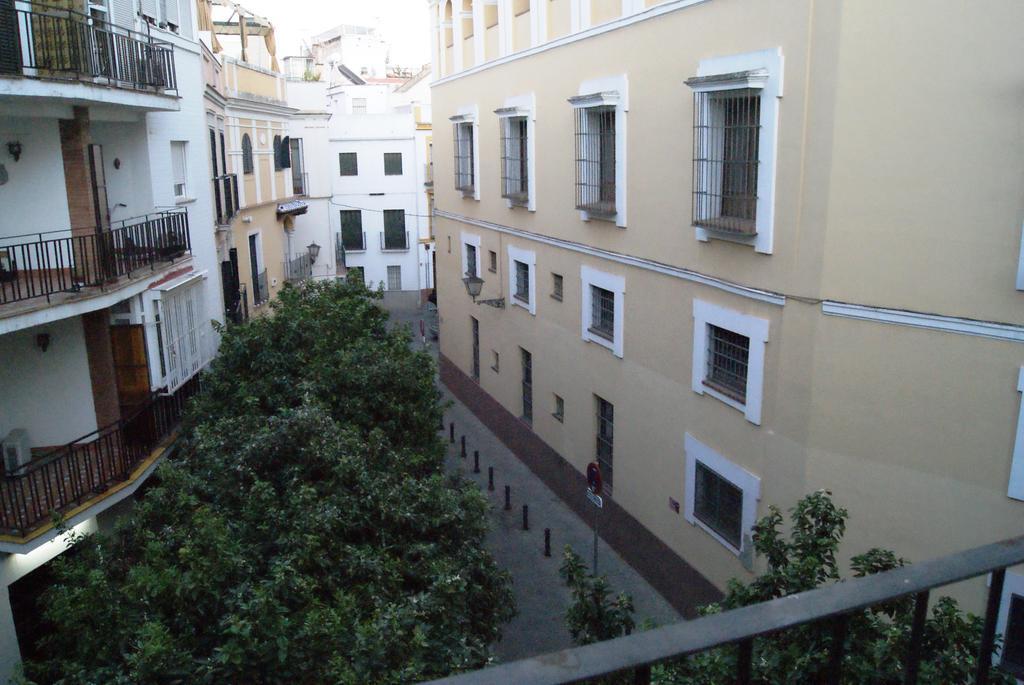 Apartamentos Turisticos La Encarnacion Seville Exterior photo